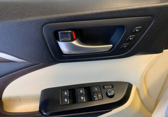 Подержанный автомобиль Toyota Highlander 2014 года (17 фото)