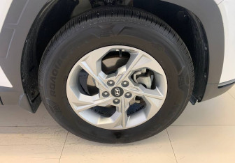 Подержанный автомобиль Hyundai Tucson 2022 года (16 фото)