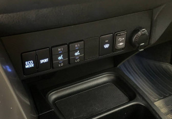 Подержанный автомобиль Toyota RAV4 2018 года (24 фото)