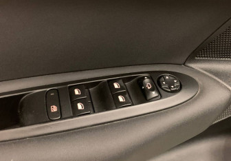 Подержанный автомобиль Citroen C4 Hatchback 2012 года (20 фото)