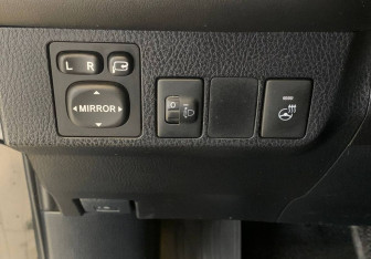 Подержанный автомобиль Toyota RAV4 2016 года (20 фото)