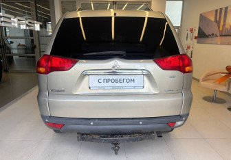 Подержанный автомобиль Mitsubishi Pajero Sport 2010 года (5 фото)