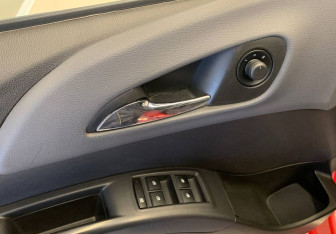 Подержанный автомобиль Opel Meriva 2011 года (18 фото)