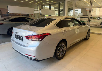 Подержанный автомобиль Hyundai Genesis 2015 года (4 фото)