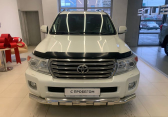 Подержанный автомобиль Toyota Land Cruiser Suv 2014 года (2 фото)