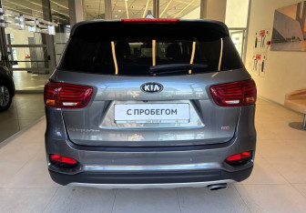 Подержанный автомобиль Kia Sorento 2018 года (5 фото)