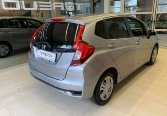 Подержанный автомобиль Honda Fit 2018 года (4 фото)