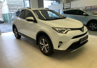 Подержанный автомобиль Toyota RAV4 2018 года (3 фото)
