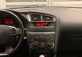 Подержанный автомобиль Citroen C4 Hatchback 2012 года (9 фото)