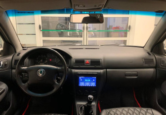 Подержанный автомобиль Skoda Octavia Liftback 2008 года (12 фото)