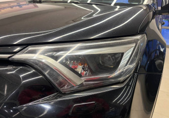 Подержанный автомобиль Toyota RAV4 2018 года (14 фото)