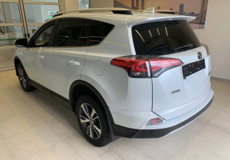 Подержанный автомобиль Toyota RAV4 2018 года (6 фото)