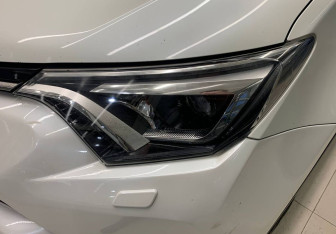 Подержанный автомобиль Toyota RAV4 2017 года (14 фото)