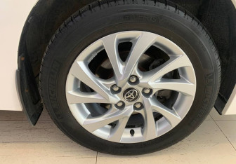 Подержанный автомобиль Toyota Corolla Sedan 2016 года (15 фото)