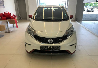Подержанный автомобиль Nissan Note 2015 года (2 фото)