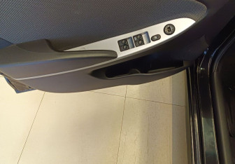 Подержанный автомобиль Hyundai Solaris Hatchback 2012 года (15 фото)