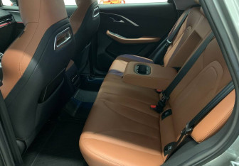 Подержанный автомобиль Omoda C5 2023 года (10 фото)