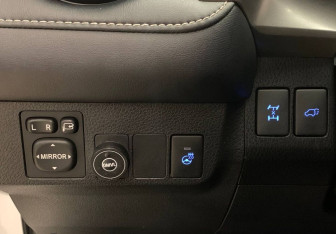 Подержанный автомобиль Toyota RAV4 2018 года (16 фото)