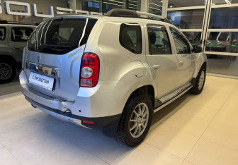 Подержанный автомобиль Renault Duster 2012 года (4 фото)