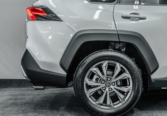 Новый Toyota RAV4 2025 (9 фото)