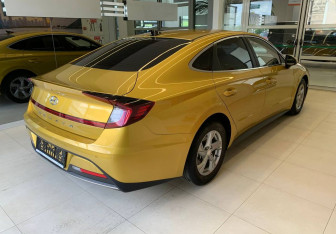 Подержанный автомобиль Hyundai Sonata 2019 года (4 фото)
