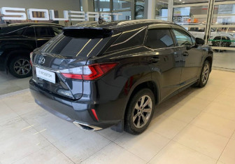 Подержанный автомобиль Lexus RX 2018 года (4 фото)