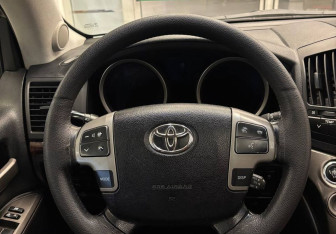 Подержанный автомобиль Toyota Land Cruiser Suv 2007 года (9 фото)