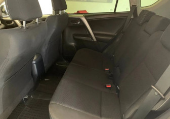 Подержанный автомобиль Toyota RAV4 2018 года (9 фото)