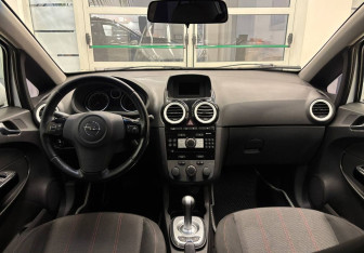 Подержанный автомобиль Opel Corsa 2010 года (12 фото)