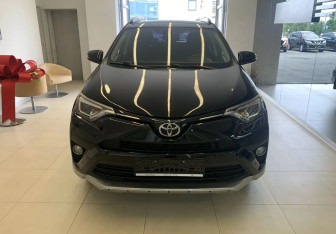 Подержанный автомобиль Toyota RAV4 2017 года (2 фото)