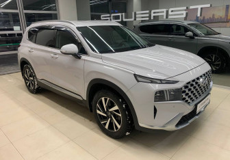 Подержанный автомобиль Hyundai Santa Fe 2022 года (3 фото)