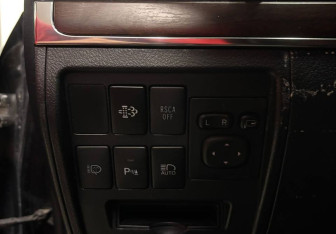 Подержанный автомобиль Toyota Land Cruiser Suv 2015 года (18 фото)