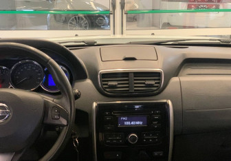 Подержанный автомобиль Nissan Terrano 2017 года (11 фото)