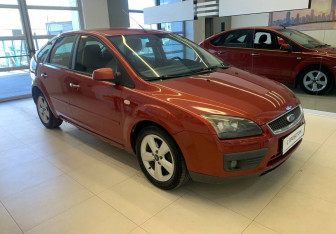 Подержанный автомобиль Ford Focus Hatchback 2007 года (3 фото)