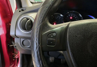 Подержанный автомобиль Renault Sandero 2014 года (16 фото)