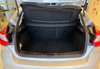 Подержанный автомобиль Ford Focus Hatchback 2013 года (8 фото)