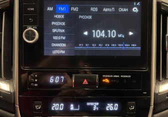 Подержанный автомобиль Toyota Land Cruiser Suv 2015 года (12 фото)