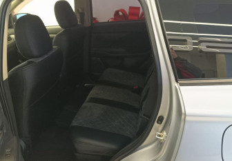 Подержанный автомобиль Mitsubishi Outlander 2013 года (10 фото)