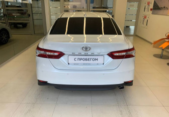 Подержанный автомобиль Toyota Camry Sedan 2022 года (5 фото)