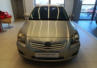 Подержанный автомобиль Toyota Avensis Wagon 2006 года (2 фото)