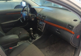 Подержанный автомобиль Toyota Avensis Wagon 2006 года (8 фото)