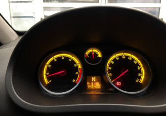 Подержанный автомобиль Opel Corsa 2010 года (11 фото)