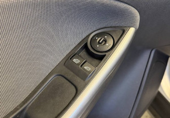 Подержанный автомобиль Ford Focus Hatchback 2013 года (23 фото)