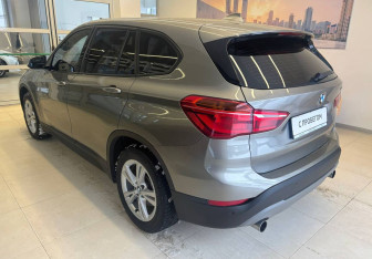 Подержанный автомобиль BMW X1 2015 года (6 фото)