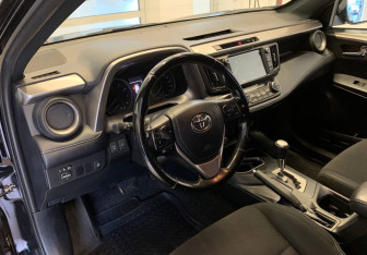 Подержанный автомобиль Toyota RAV4 2019 года (14 фото)
