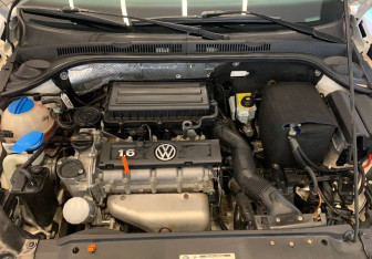 Подержанный автомобиль Volkswagen Jetta Sedan 2013 года (7 фото)