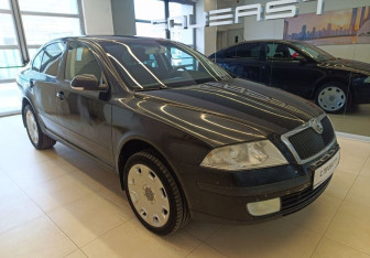 Подержанный автомобиль Skoda Octavia Liftback 2006 года (3 фото)