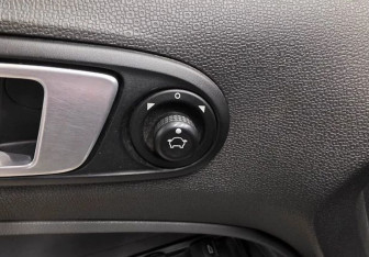 Подержанный автомобиль Ford EcoSport 2015 года (19 фото)