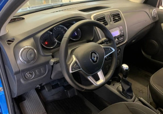 Подержанный автомобиль Renault Sandero 2021 года (13 фото)