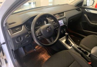 Подержанный автомобиль Skoda Octavia Liftback 2017 года (13 фото)